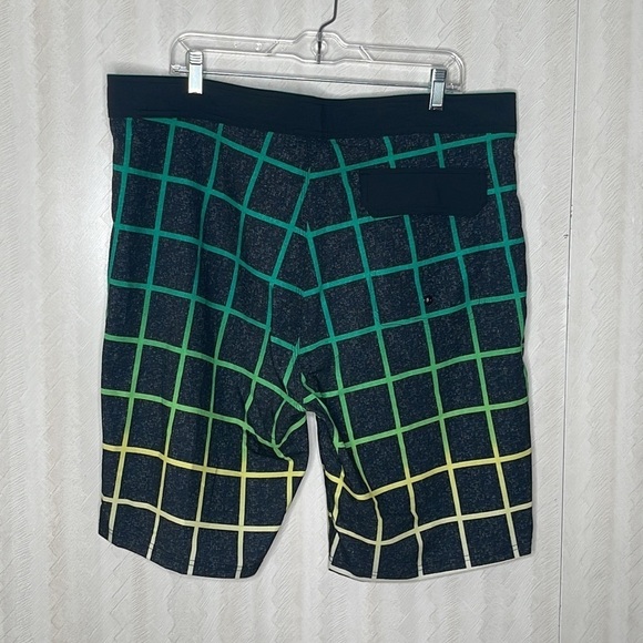 ❤️ OLD NAVY California Built-In Flex Printed
Board Shorts Shorts Size 40 - Picture 4 of 6